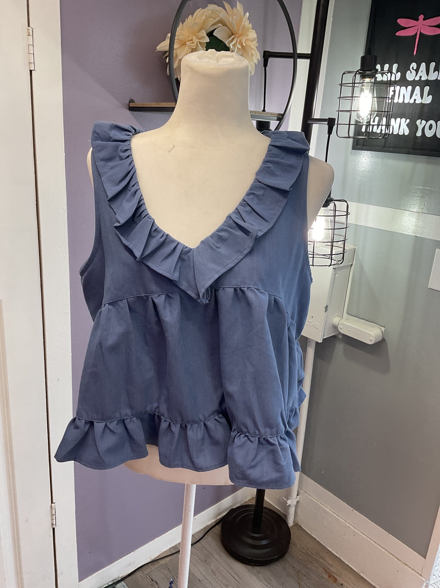 Ruffled v neck sleeveless