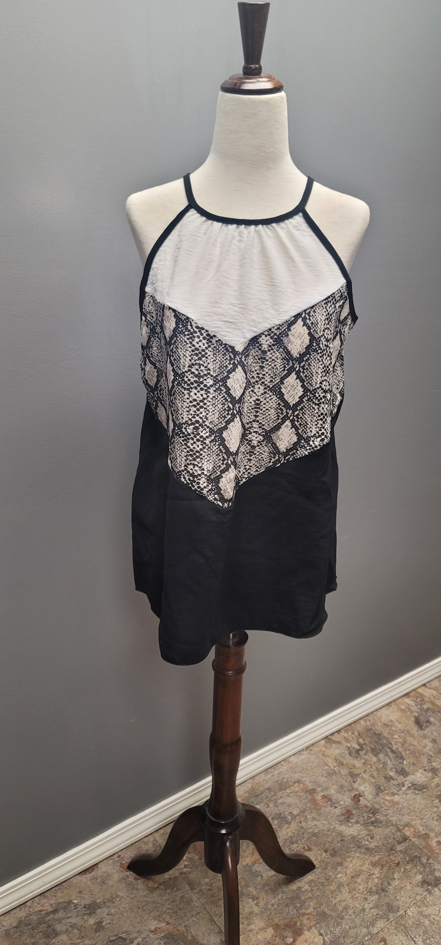 Chevron halter tank