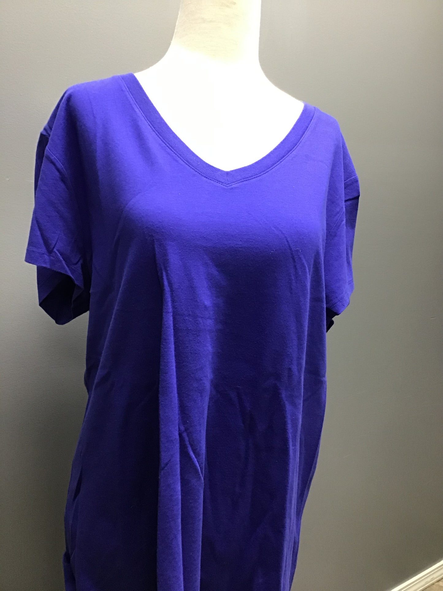 Solid v neck tee
