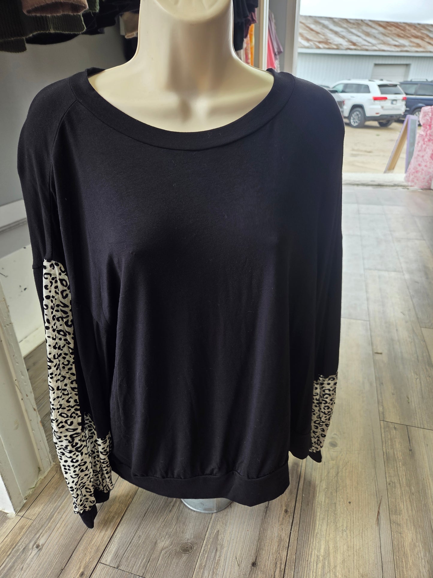 Animal print balloon sleeve