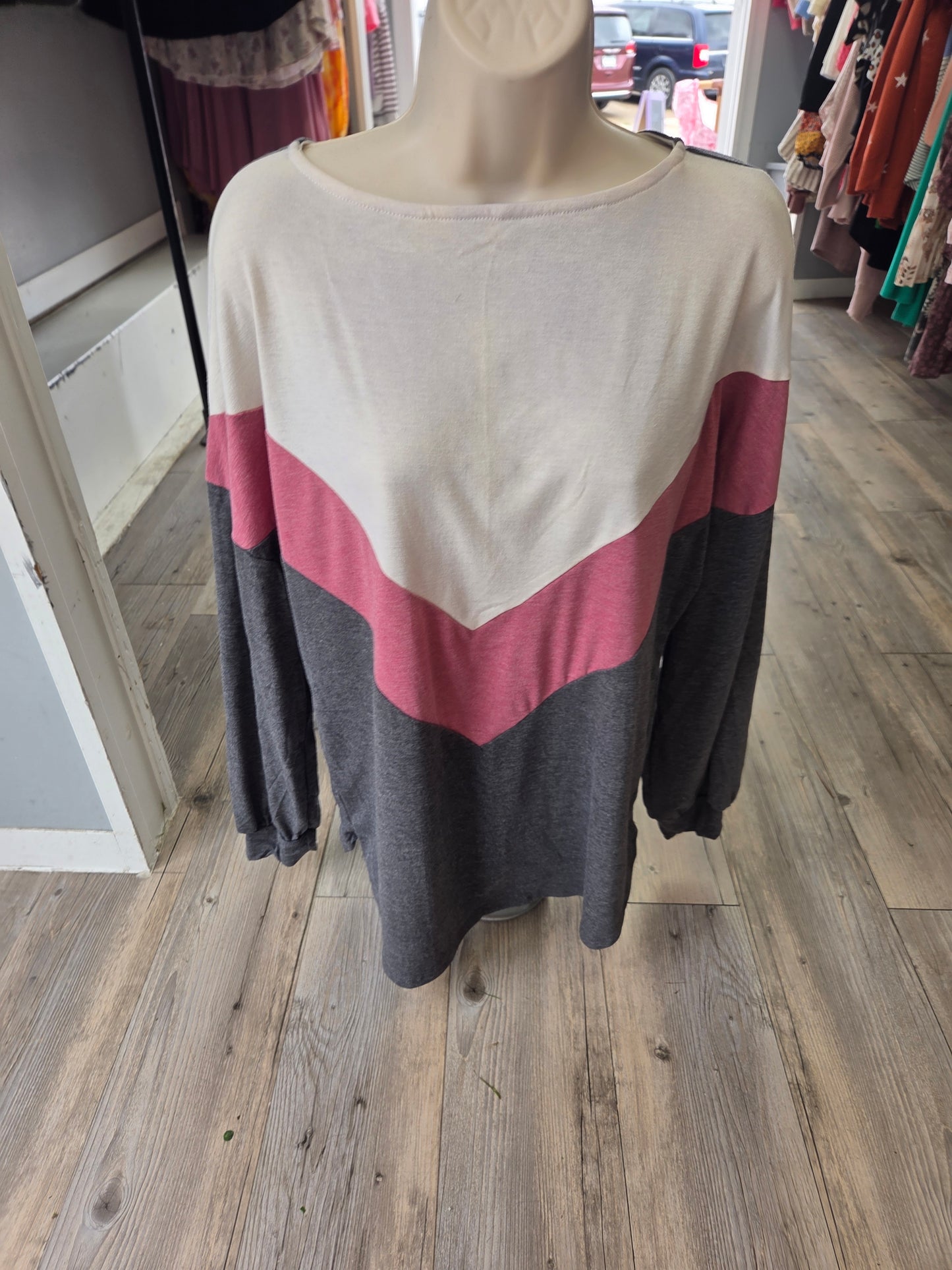 Contrast drop shoulder