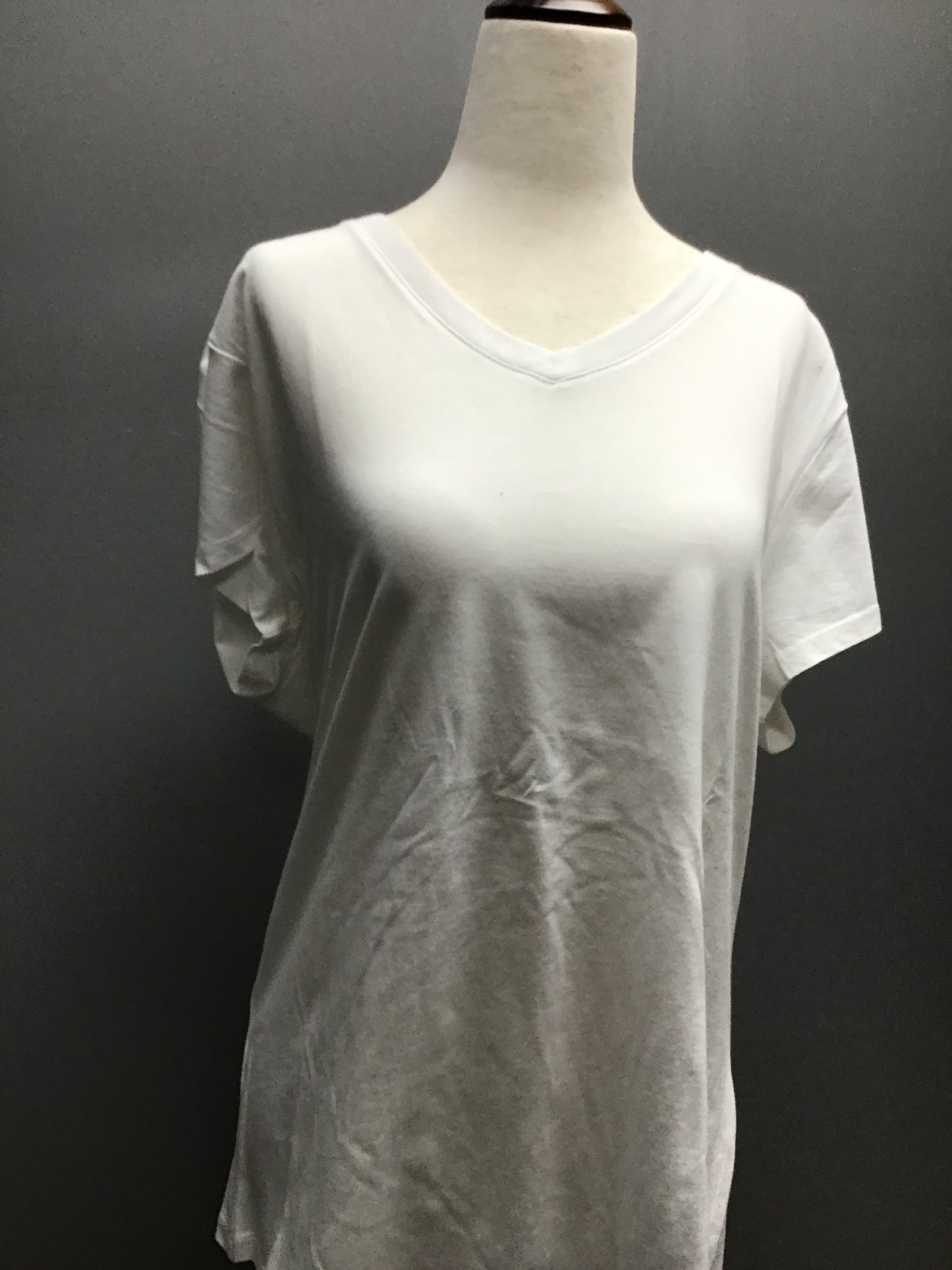 Solid v neck tee