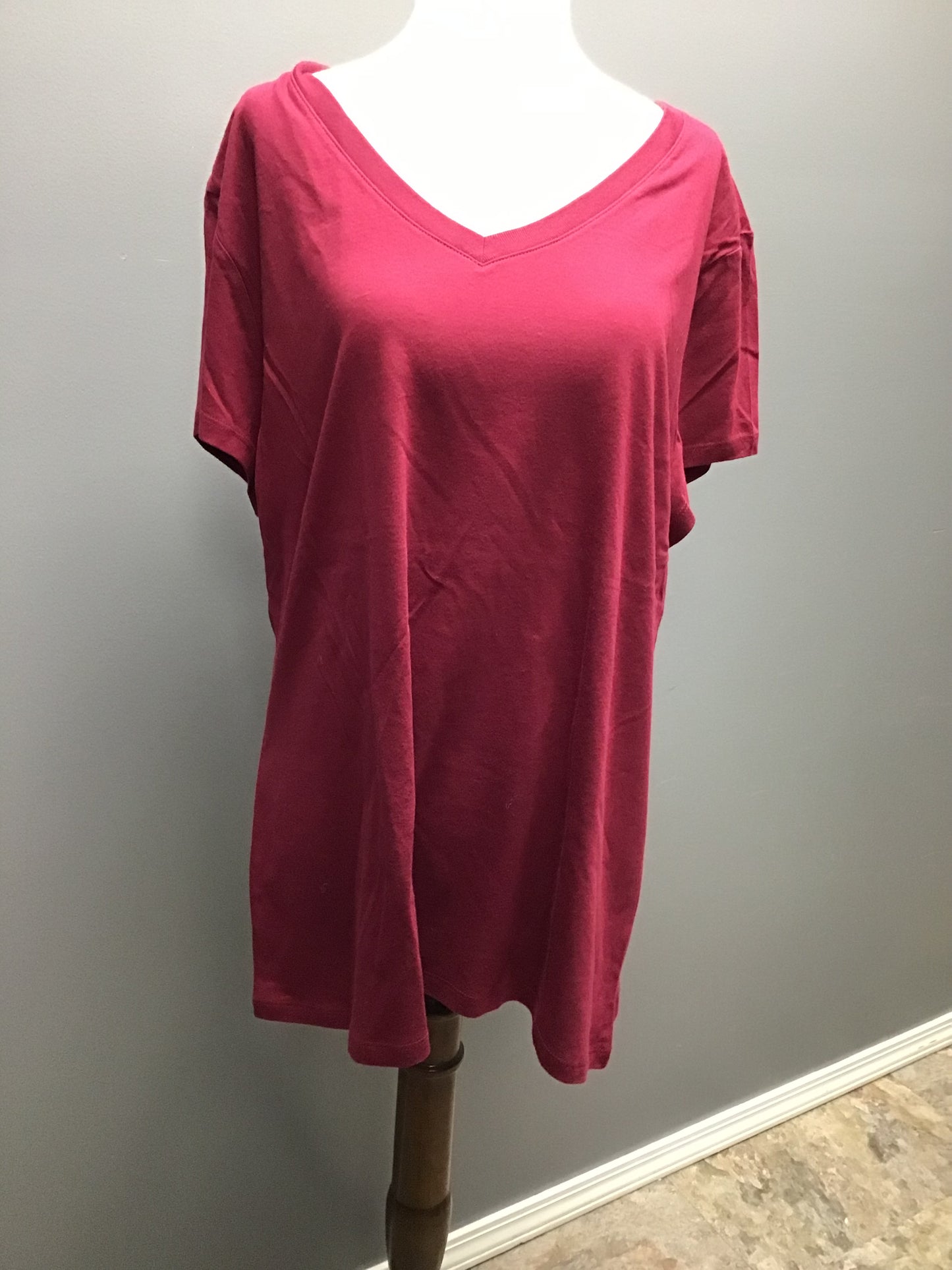 Solid v neck tee